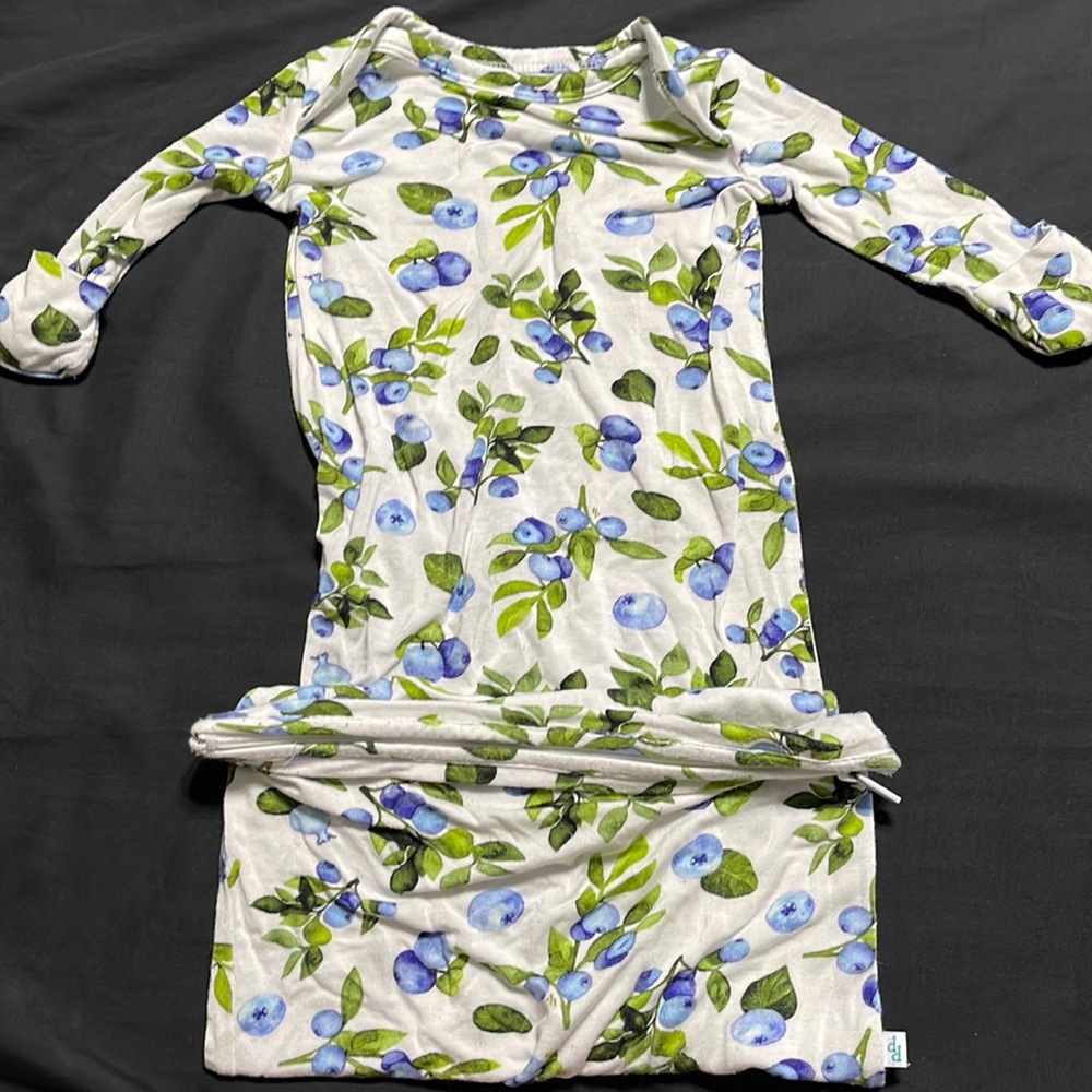 Zip pouch sleeper size 0-3 blueberry print